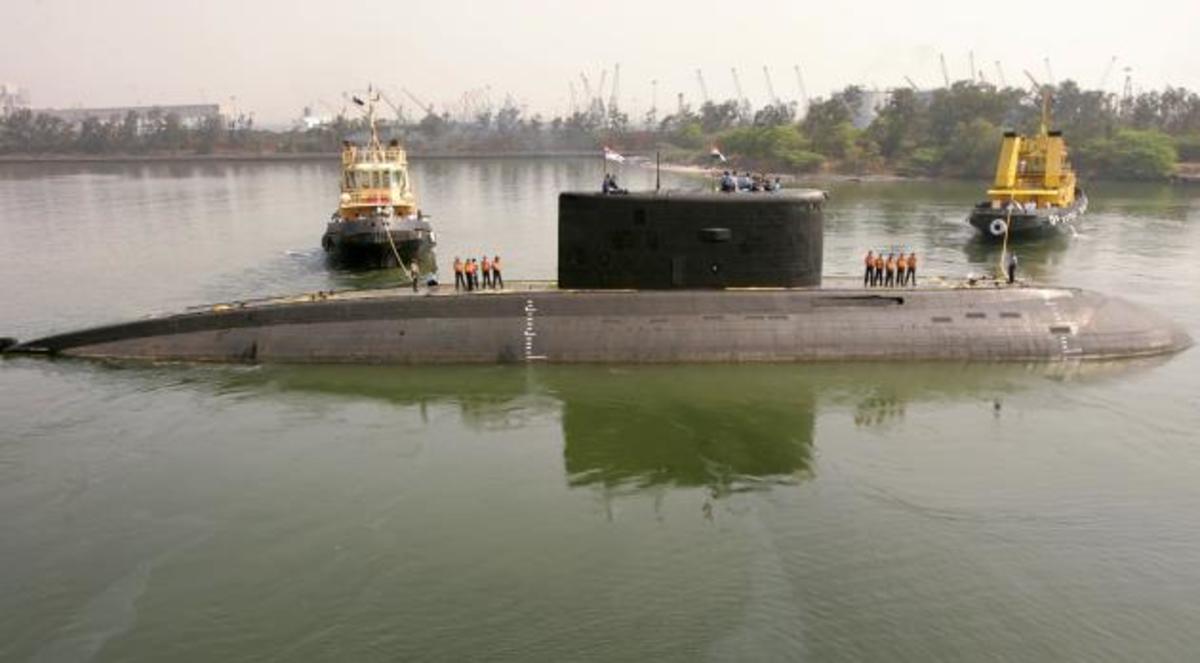 ΒΙΝΤΕΟ: Έκρηξη σε υποβρύχιο του ΠΝ της Ινδίας – Νεκροί ναύτες