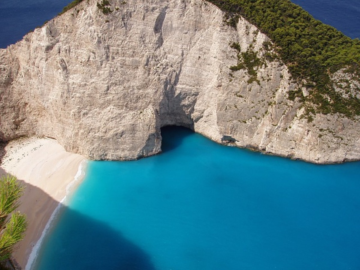 Πόσο μπλε ξοδεύεις, θεέ μου, για την Ζάκυνθο!