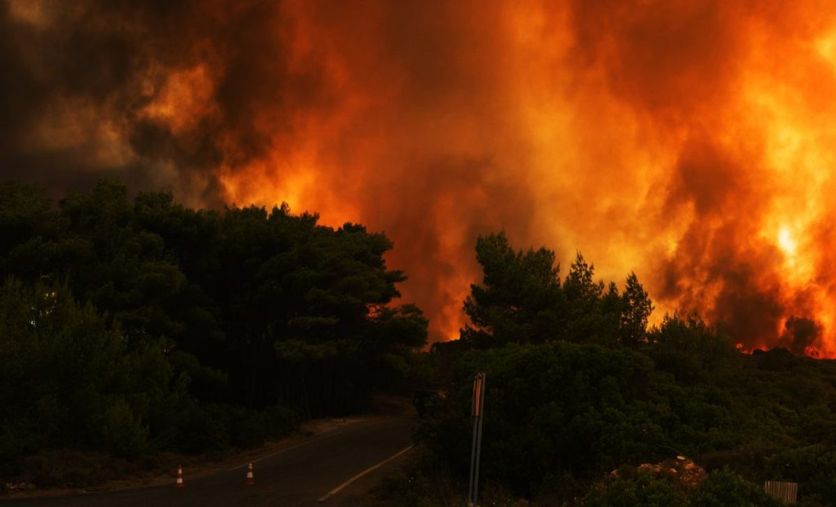 Φωτιά στο Γαλάτσι: Ηρωική μάχη της Πυροσβεστικής