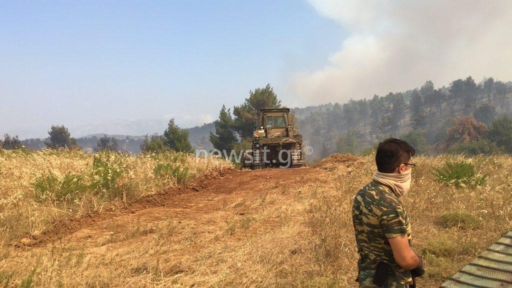 Βαρνάβας: Ο Στρατός στη μάχη με τη φωτιά [pics, vid]