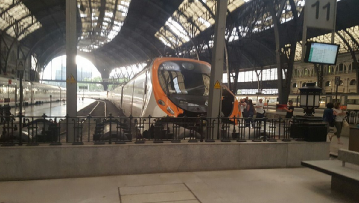 Βαρκελώνη: Σοκ από σύγκρουση τρένου – Δεκάδες τραυματίες [pιcs, vid]