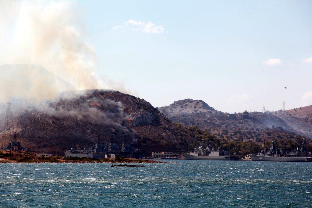 Φωτιά στην Κακή Βίγλα στην Σαλαμίνα