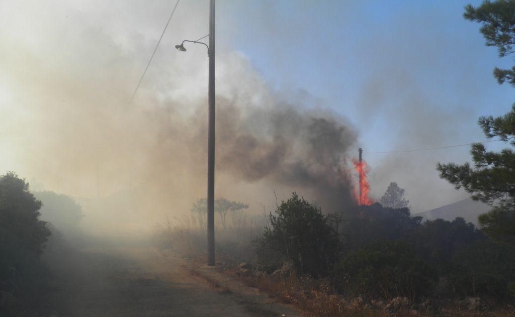 Φωτιά στα Κύθηρα: Νοτιοδυτικά το πύρινο μέτωπο – Εκκενώθηκαν 4 οικισμοί