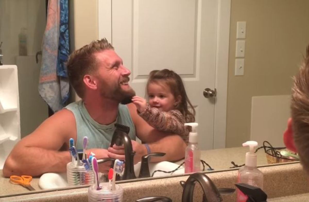 Ξυρίστηκε και η κόρη του τον ρωτά αν είναι ακόμα ο μπαμπάς της [vid]