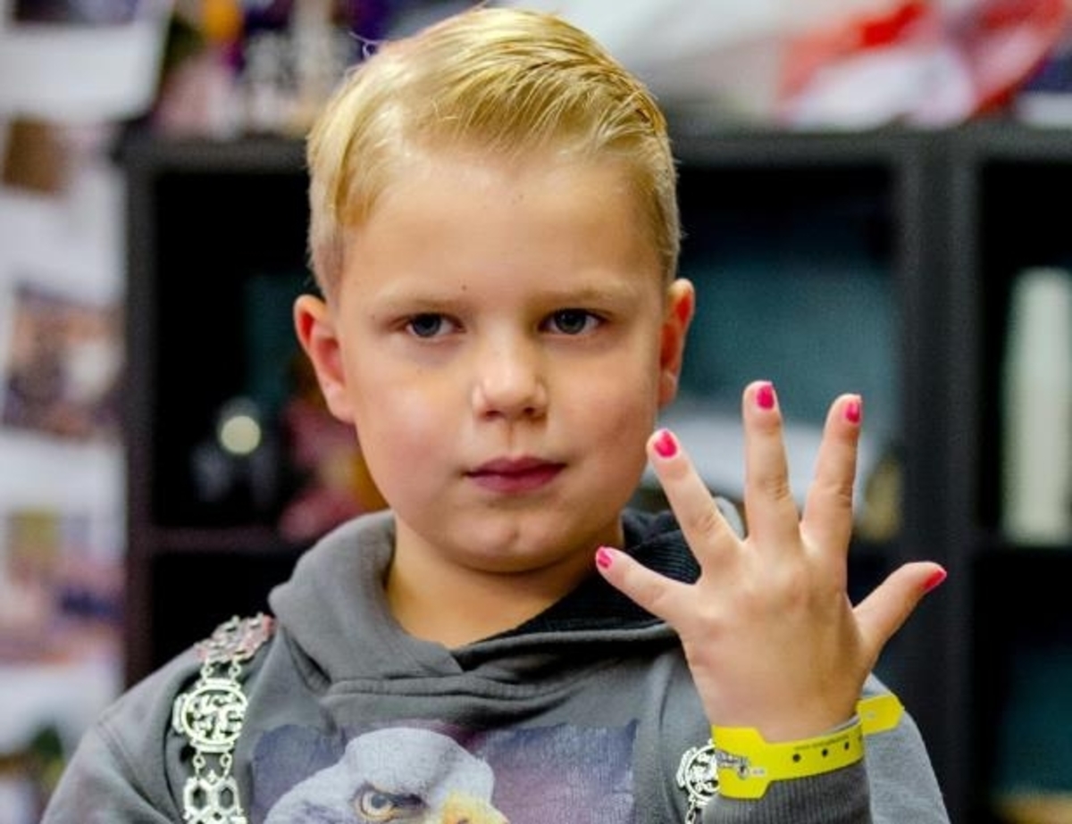 Πέθανε ο 6χρονος που ”έκανε” τους Ολλανδούς να βάψουν τα νύχια τους