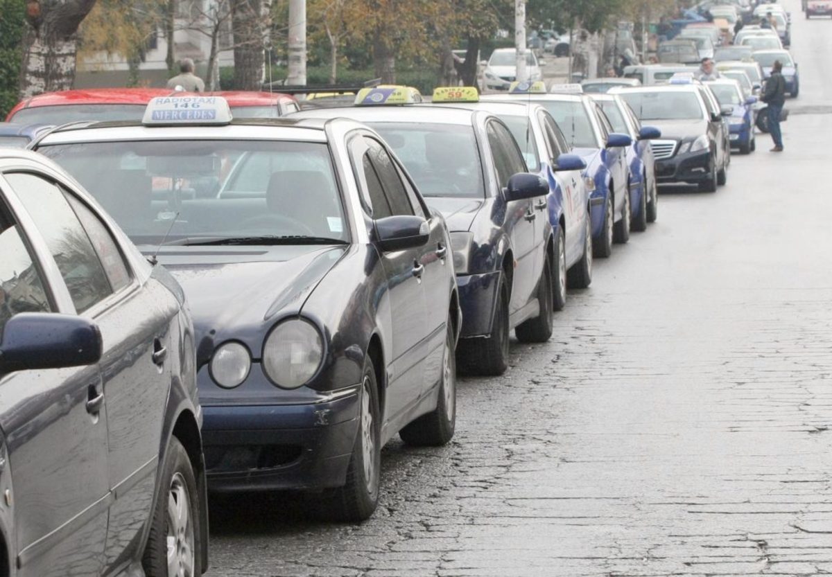 Θεσσαλονίκη: Διακινούσαν τα λαθραία τσιγάρα με ταξί!