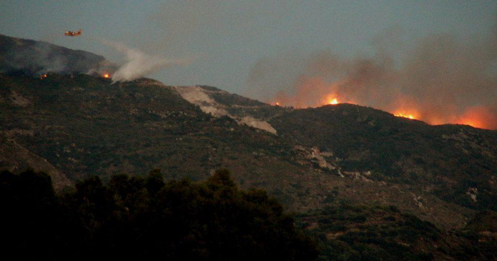Καίγεται η Ζάκυνθος – “Κόλαση” από δύο μεγάλες φωτιές στο νησί