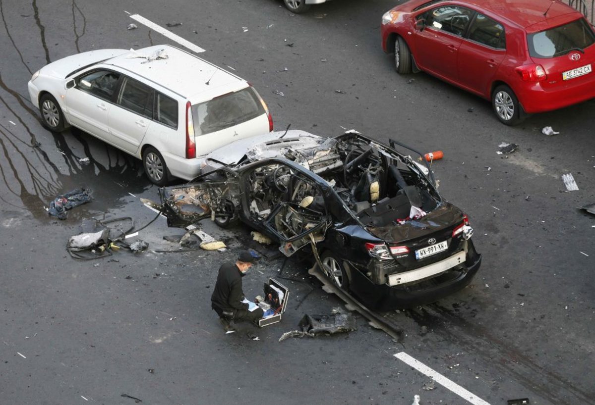 Έκρηξη παγιδευμένου αυτοκίνητου στο Κίεβο – Ένας νεκρός [pics]