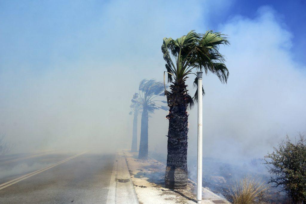 Φωτιά στη Ρόδο: Τέθηκε υπό μερικό έλεγχο