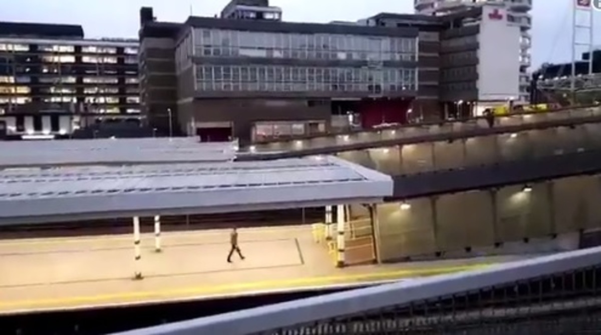 Συναγερμός στο Λονδίνο: Έκλεισε κεντρικός σταθμός τρένου