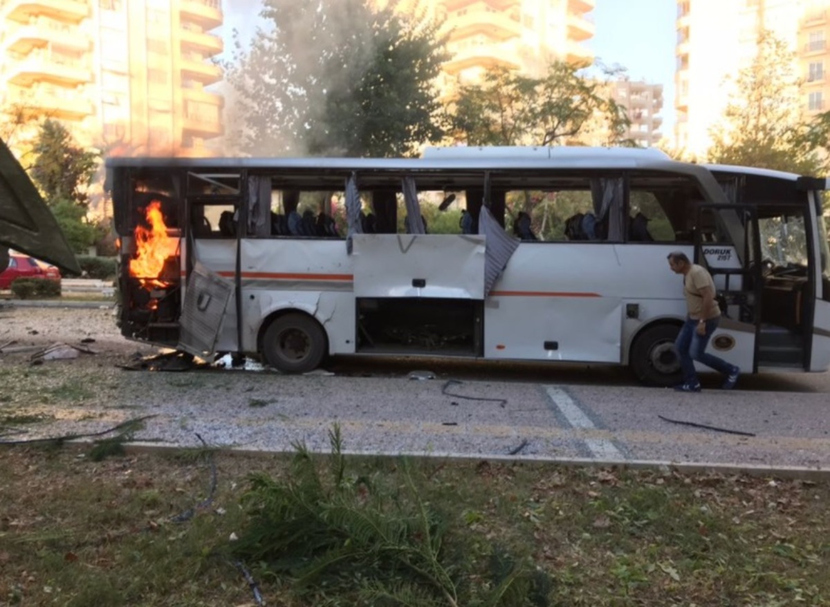 Δώδεκα τραυματίες από βομβιστική επίθεση στη Μερσίνη [pics, vids]