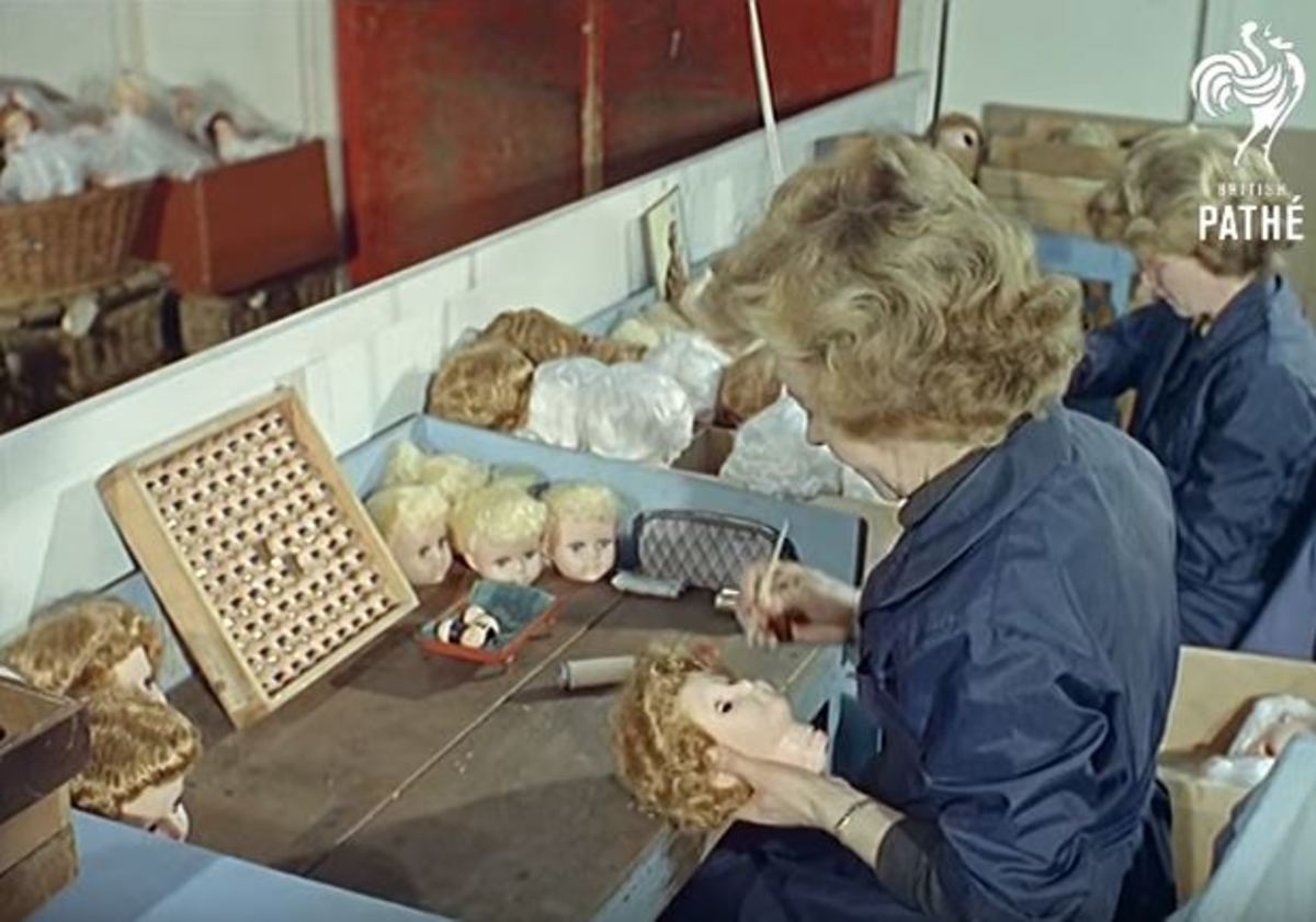 Πώς φτιάχνονταν οι κούκλες το 1963
