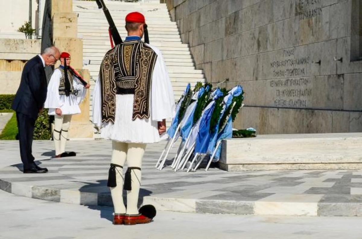 Hμέρα Εθνικής Αντίστασης: Ο Βίτσας απέτισε φόρο τιμής στους ήρωες που πολέμησαν για το Έθνος [pics]