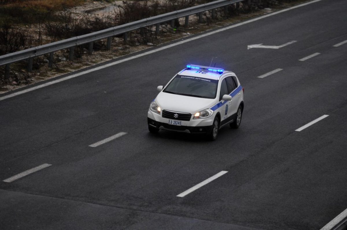 Θεσσαλονίκη: Κινηματογραφική καταδίωξη διακινητή μεταναστών – Έβαλε στο πορτ μπαγκάζ 3 ανθρώπους!