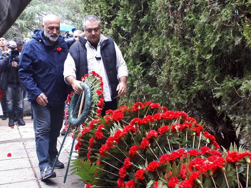 Θεσσαλονίκη: Κατάθεση στεφάνων στο μνημείο του Πολυτεχνείου [vids]