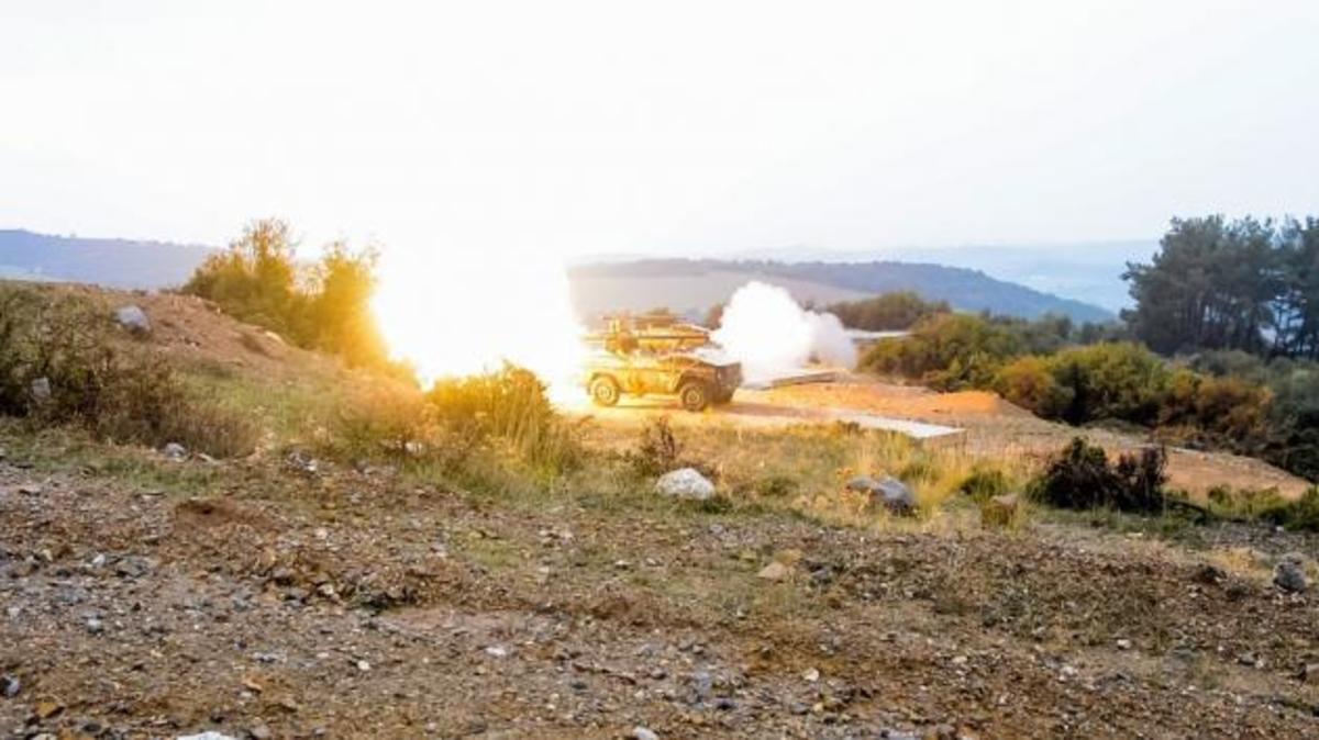 Οι εντυπωσιακές βολές των Εθνοφυλάκων στον Αετό παρουσία του Στρατάρχη [pics]