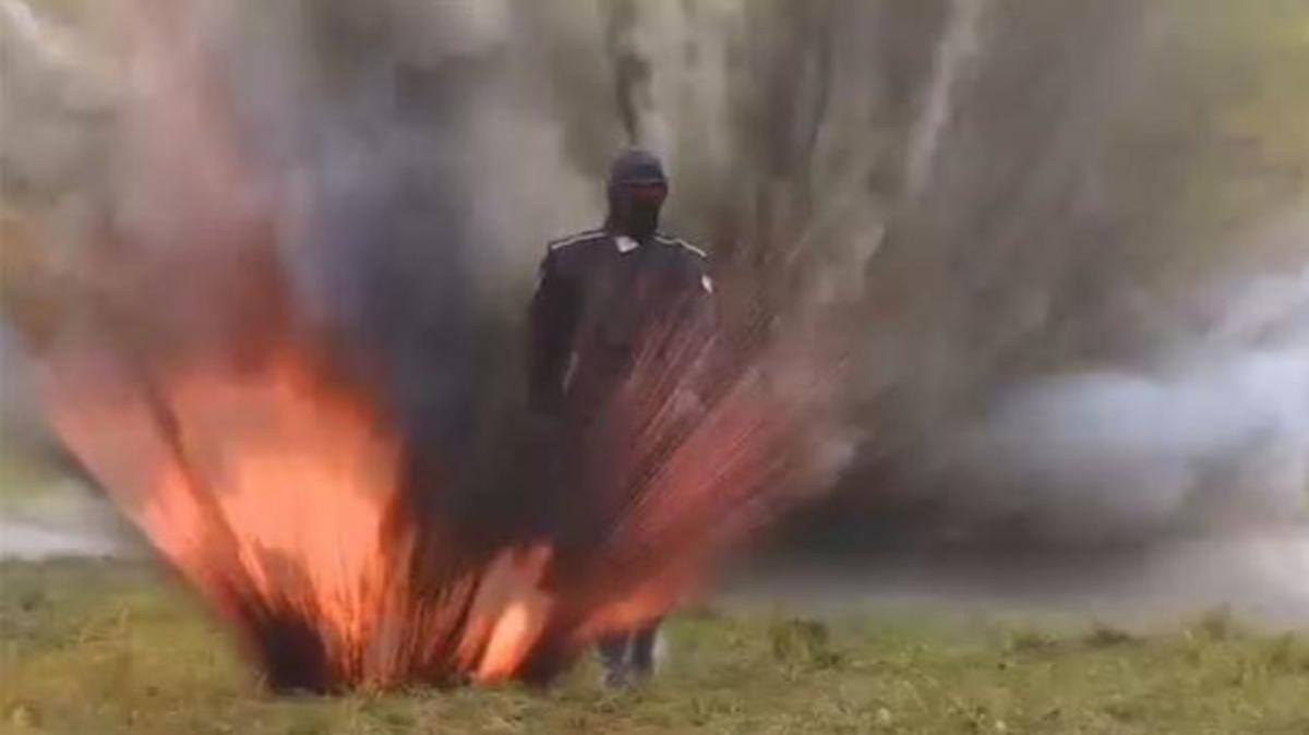 Ρωσίδα superwoman περπατά ανάμεσα στις φλόγες [vid]