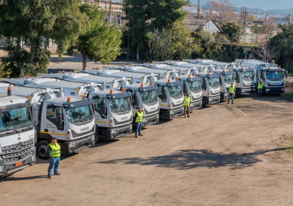 “Γνωριμία” δημοτών με τα νέα απορριμματοφόρα του δήμου Αθηναίων