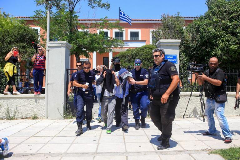 Έρχονται «καυτές» εξελίξεις για τους 8 Τούρκους – Απελευθέρωση από τις φυλακές και… αιτήσεις για άσυλο | Newsit.gr