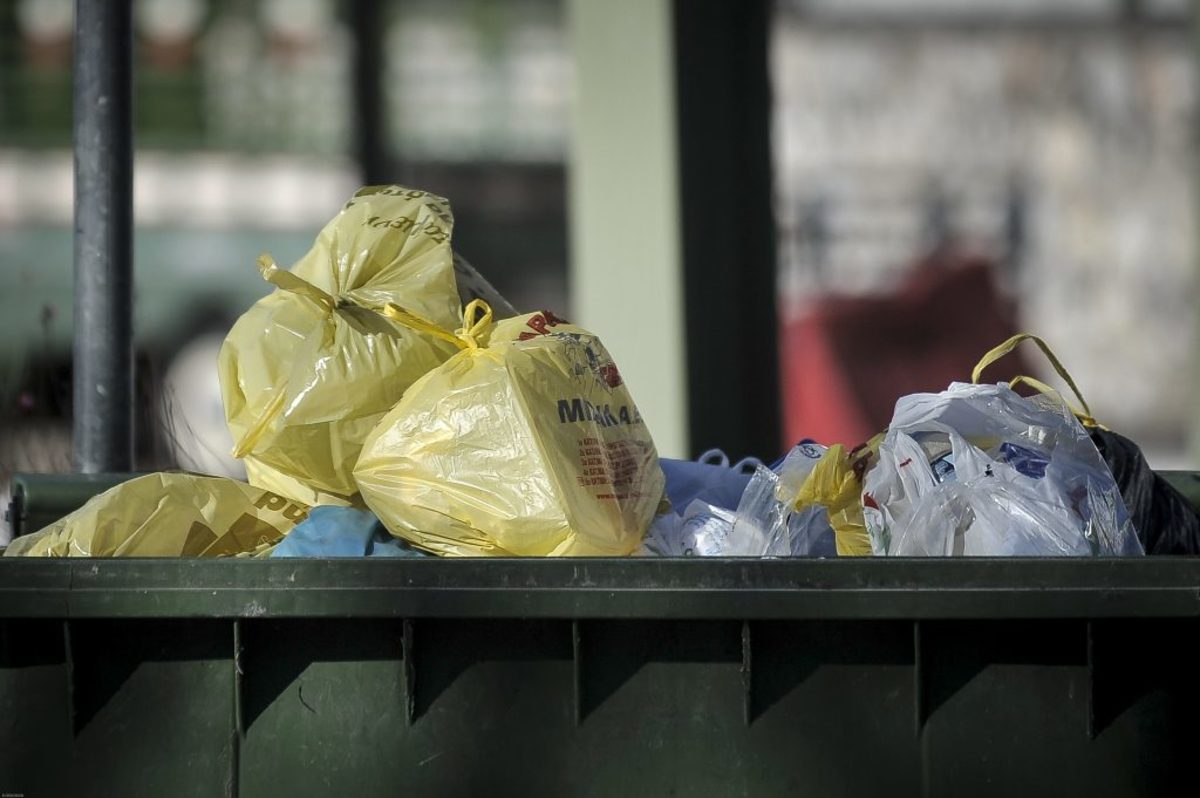 Μεσολόγγι: Σοβαρός τραυματισμός υπαλλήλου καθαριότητας – Ξεσπούν οι συνάδελφοί του για τους κάδους!