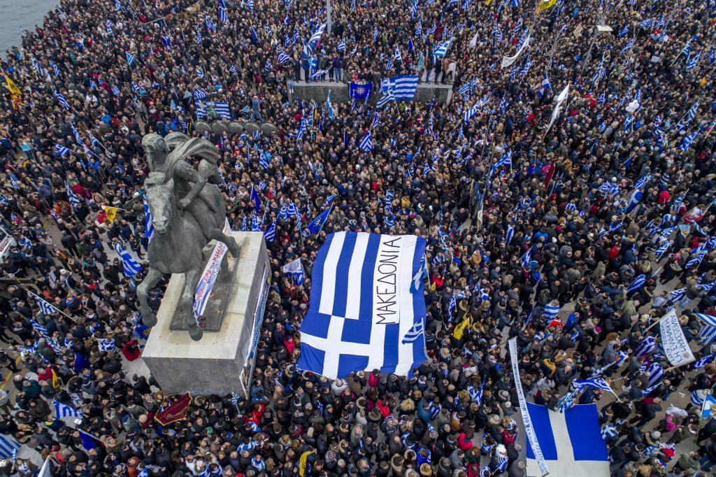 Σημαίες, συνθήματα και “Μακεδονία ξακουστή”