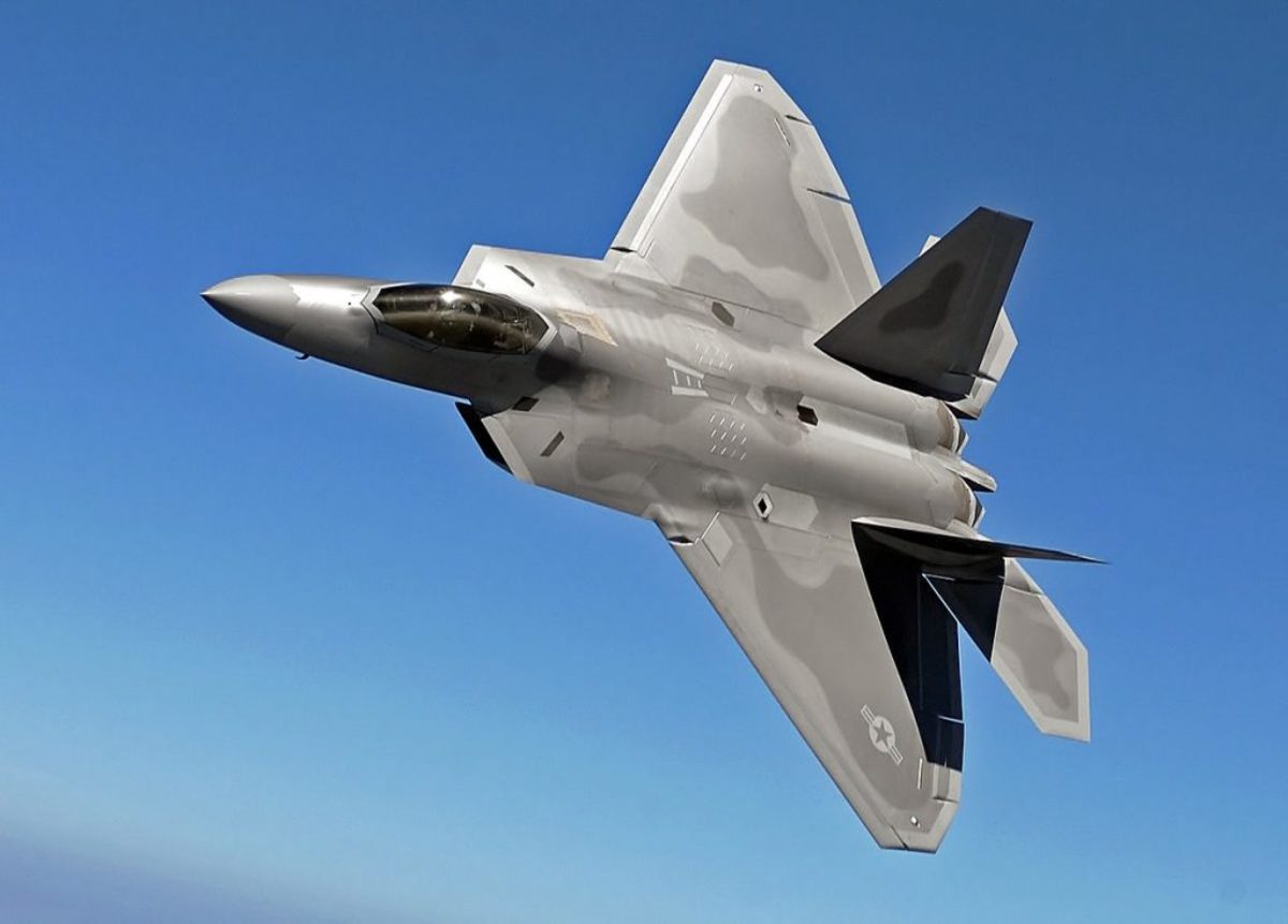 Το μαχητικό F-22 σε ένα βίντεο – αφιέρωμα που εξυμνεί τις δυνατότητες του