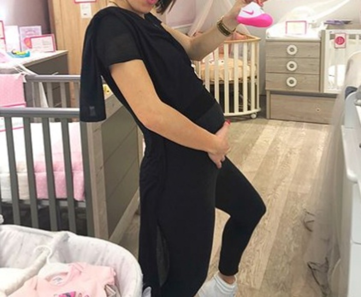 Διάσημη Ελληνίδα τραγουδίστρια αποκάλυψε ότι είναι έγκυος!
