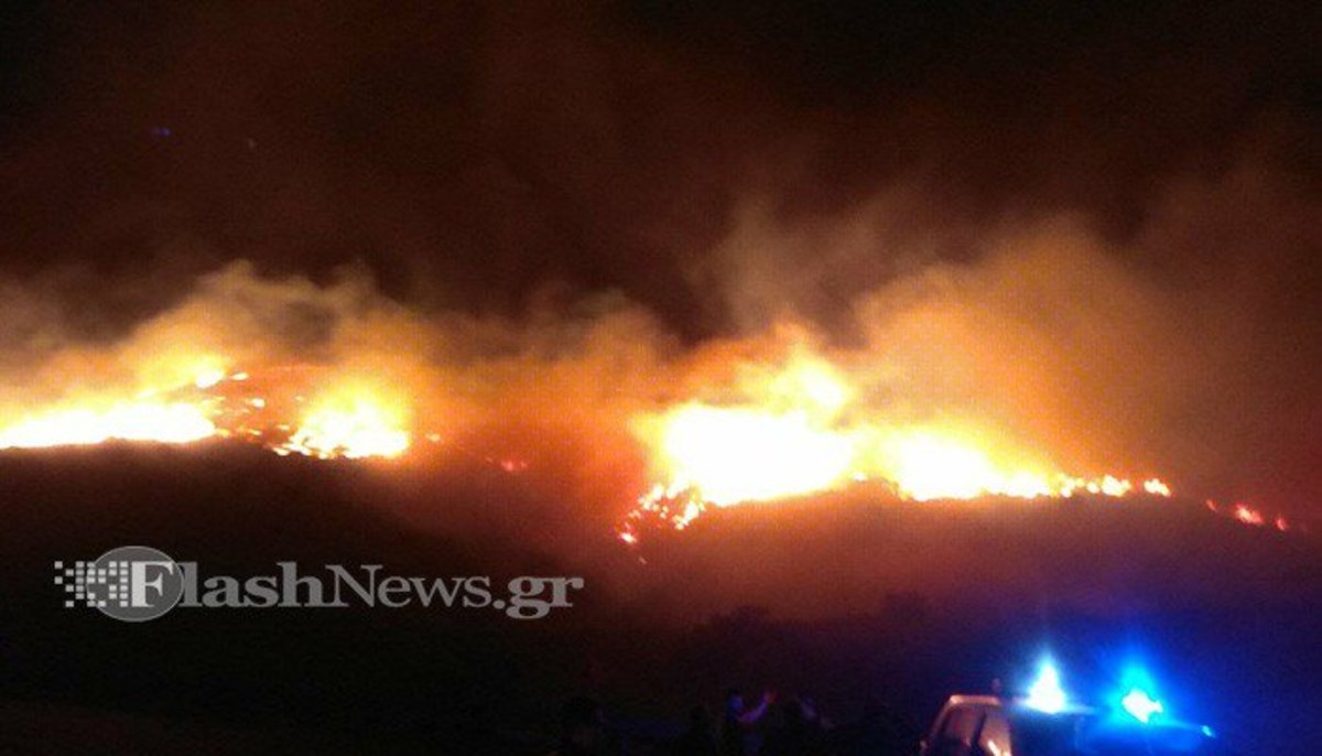 Χανιά: Νύχτα κόλαση στις φλόγες – Αλλεπάλληλες φωτιές από τους ισχυρούς ανέμους – Οι εικόνες καταστροφής [pics, vids]
