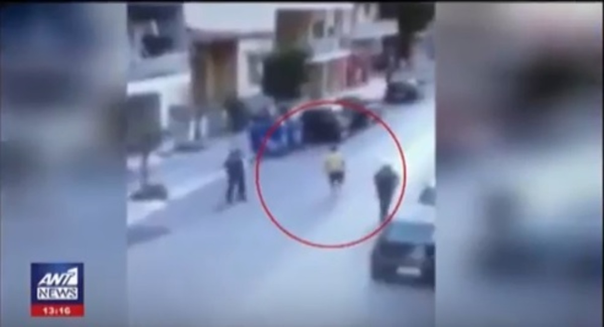 Καλαμάτα: Η στιγμή της επίθεσης με μαχαίρι σε αστυνομικούς – Βίντεο ντοκουμέντο