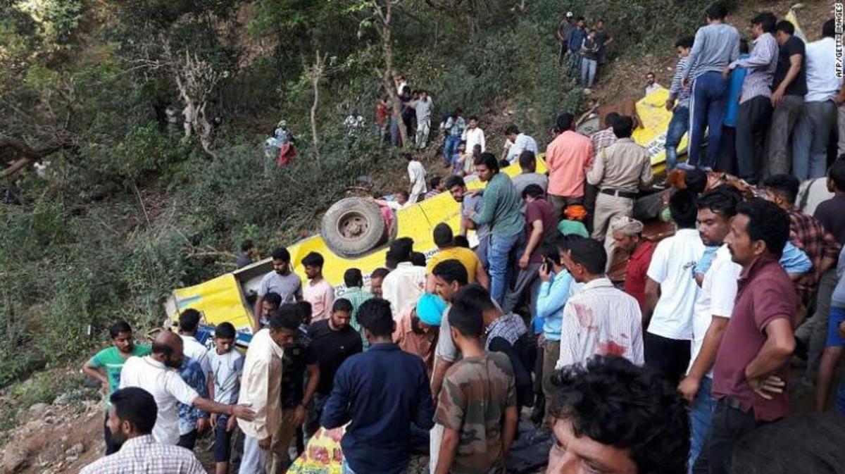 Θρήνος στην Ινδία: Λεωφορείο έπεσε σε φαράγγι! Επτά νεκροί