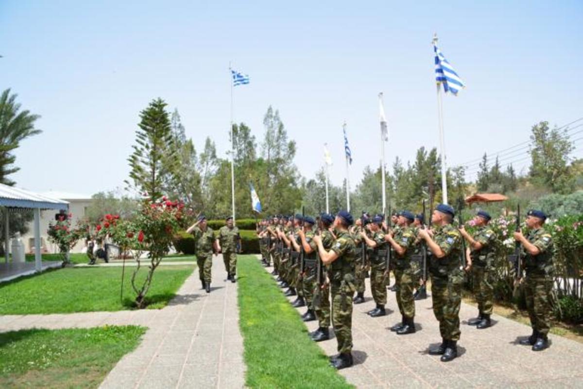 Έφοδος του Υπαρχηγού ΓΕΣ στην ΕΛΔΥΚ!  [pics]