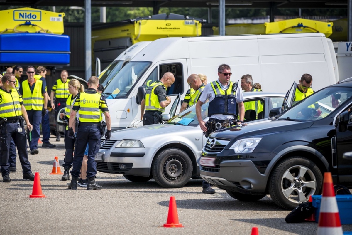 Λεωφορείο έπεσε σε κόσμο στην Ολλανδία – Πληροφορίες για έναν νεκρό και 3 τραυματίες