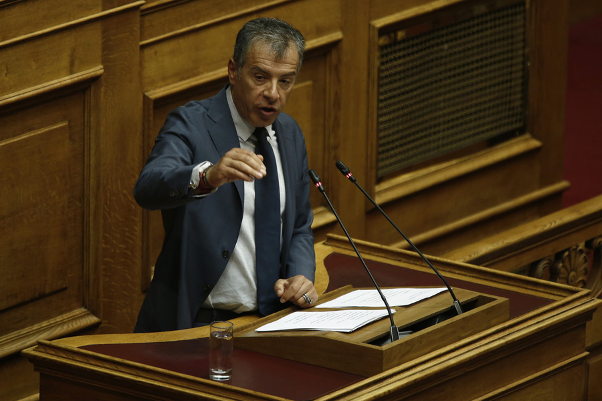 Στ. Θεοδωράκης: “Δεν θα γίνω κατσαρίδα της πολιτικής για να επιβιώσω”