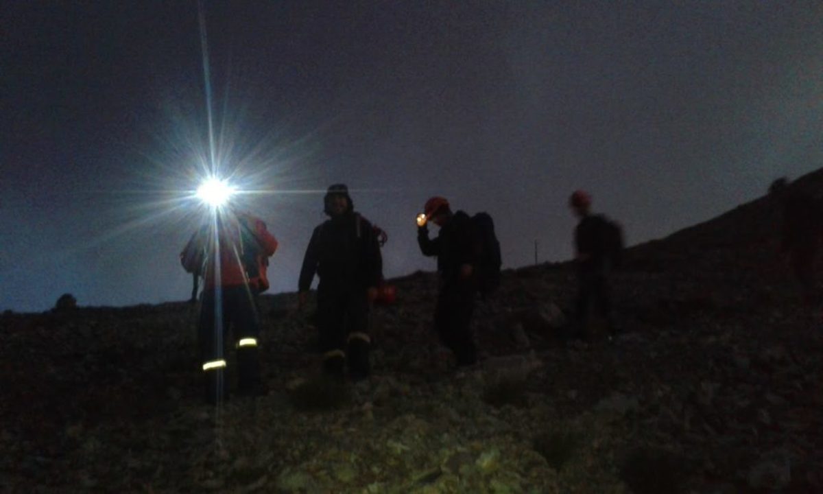 Κόνιτσα: Ολονύχτια επιχείρηση της ΕΜΑΚ για ορειβάτη που χάθηκε στην Αστράκα
