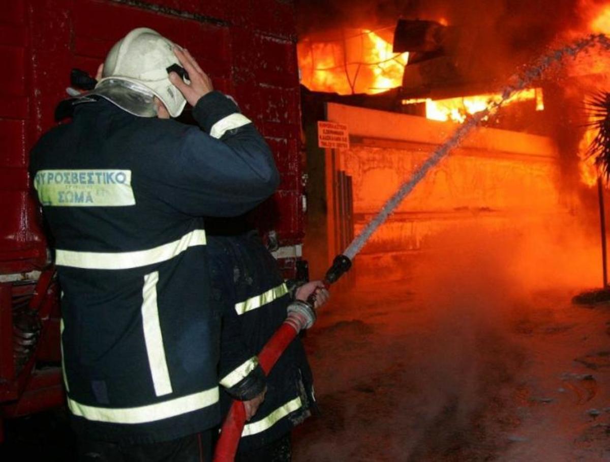 Φωτιά σε εργοστάσιο στη Χαλκιδική