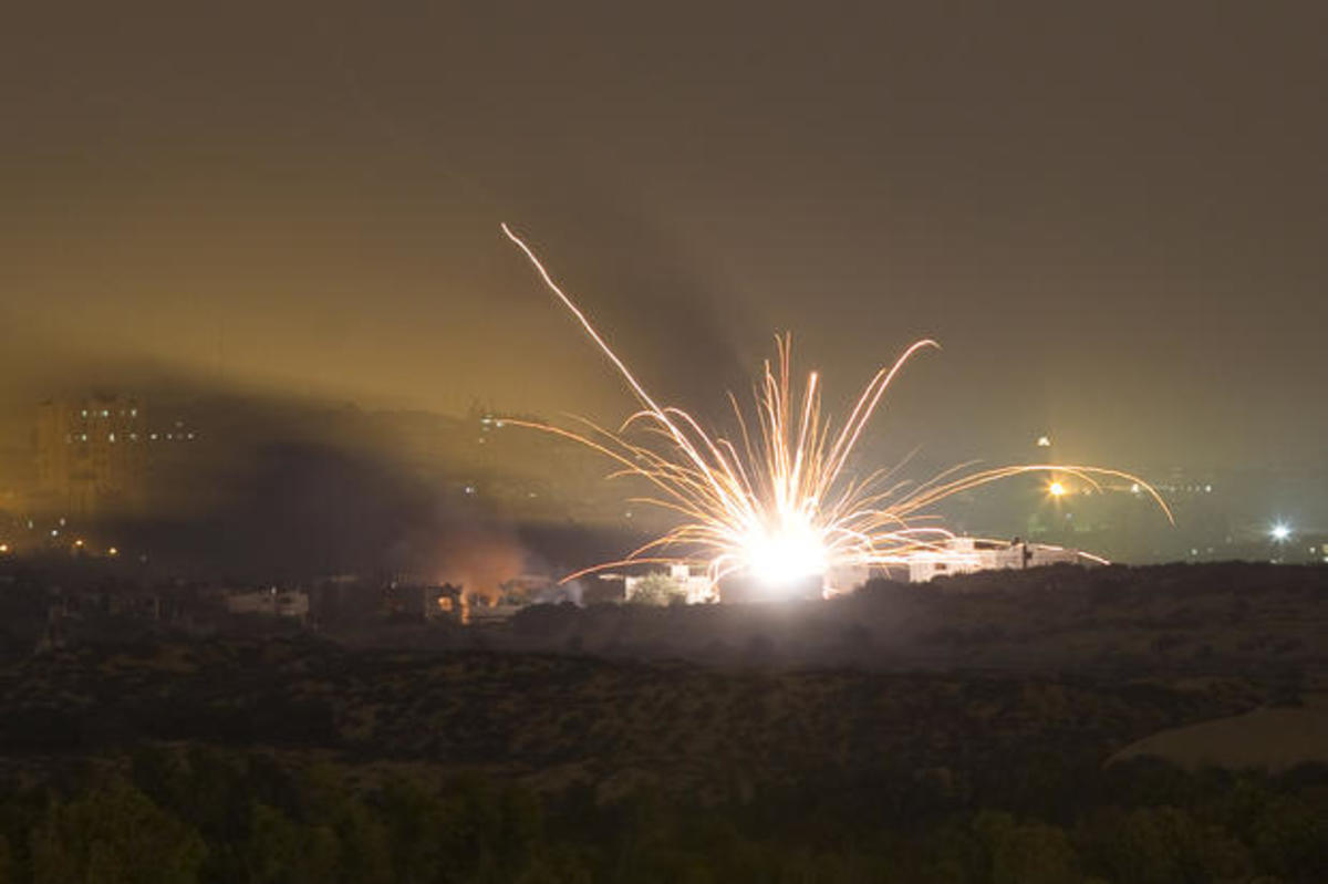 Νύχτα κόλασης στην Λωρίδα της Γάζας – Ισραηλινοί βομβαρδισμοί με αεροσκάφη και drones