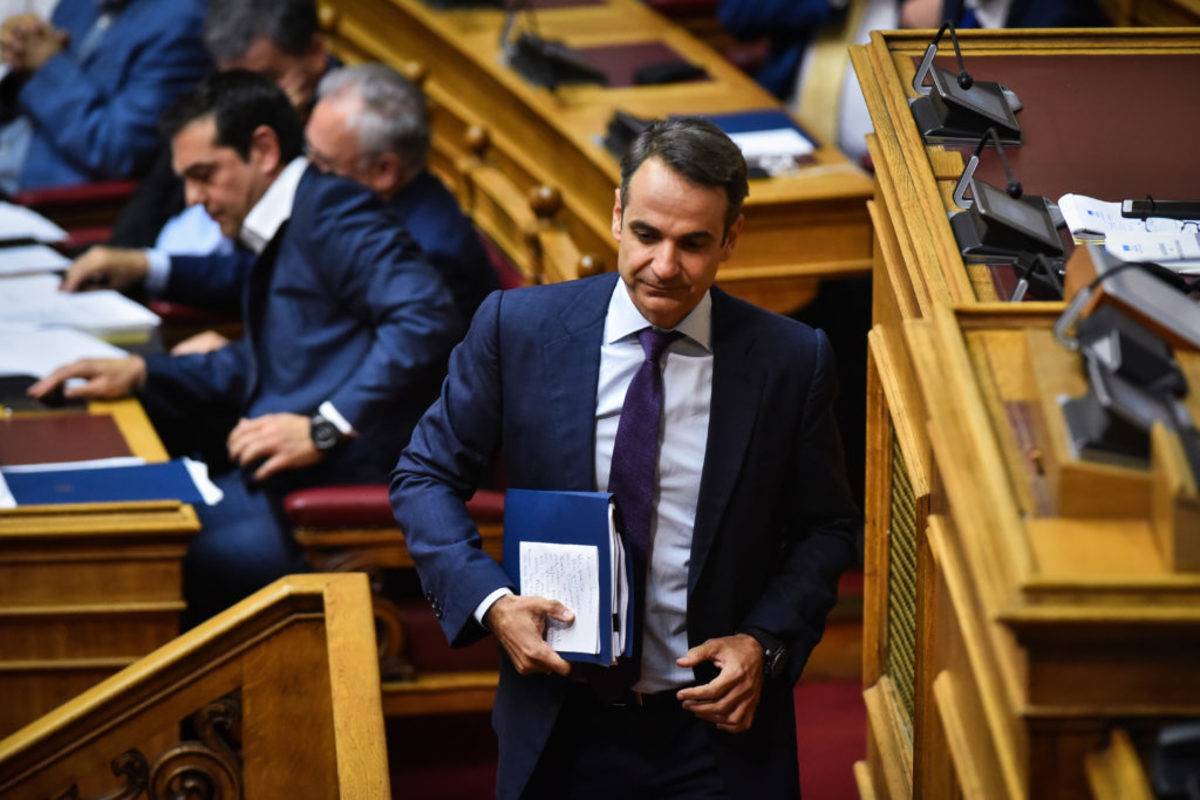 Βουλή – Live: Άλλη μια μάχη Τσίπρα – Μητσοτάκη για οικονομία και Σκοπιανό