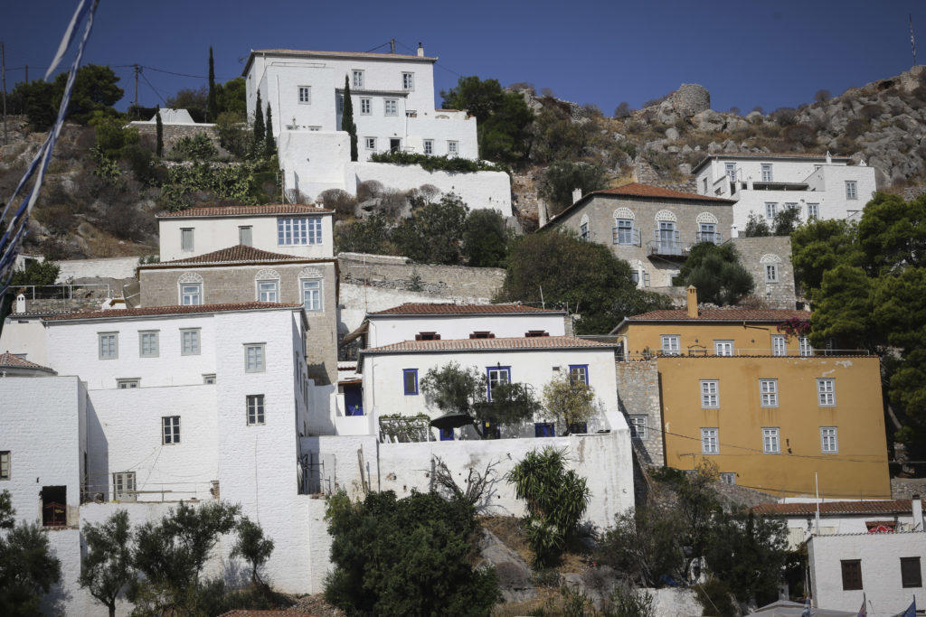 Μαρτυρία ξενοδόχου για διακοπή ρεύματος στην Ύδρο