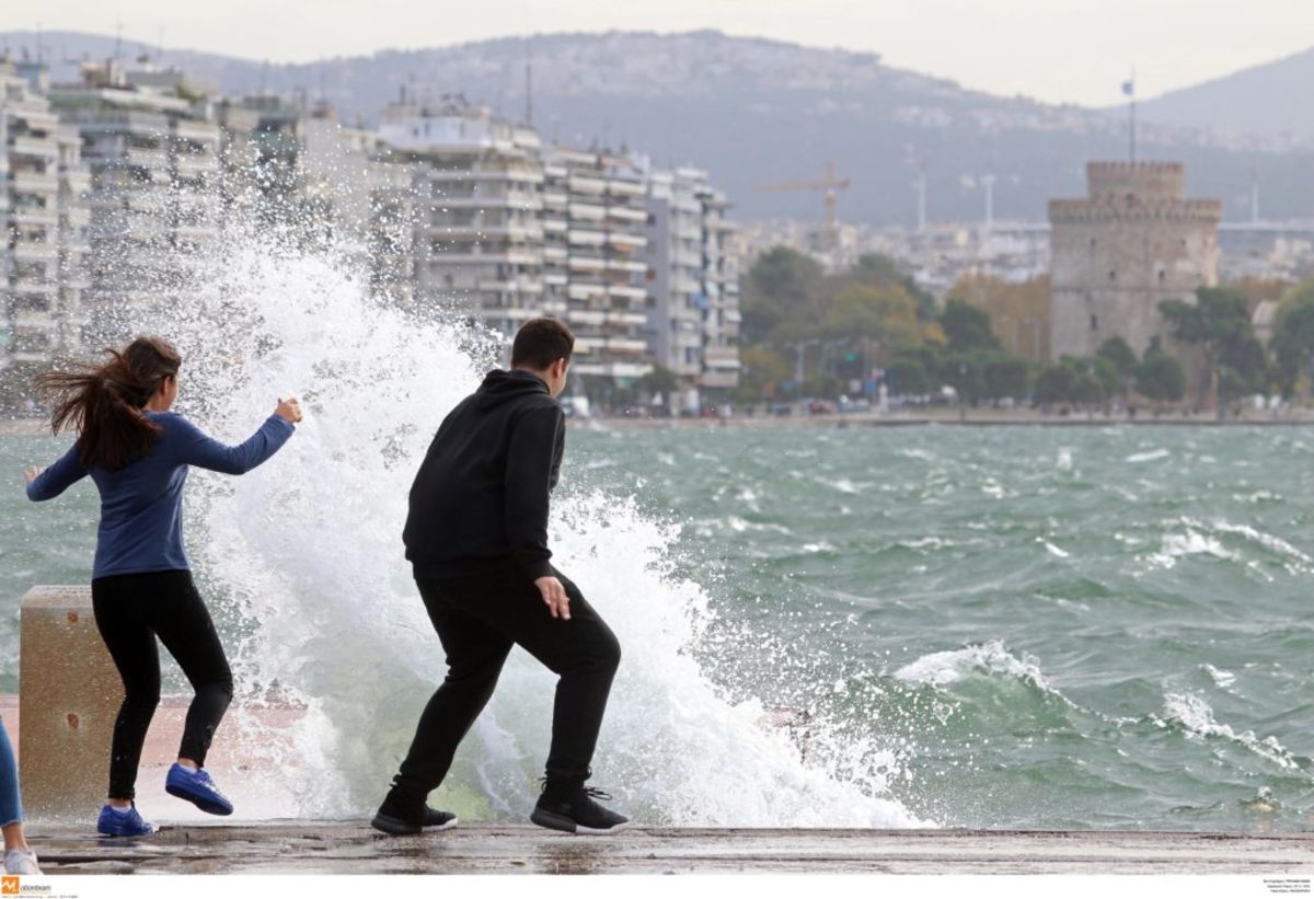 Καιρός: Ισχυροί άνεμοι την Πέμπτη – Καμπανάκι για πυρκαγιές στην Αττική – Αναλυτική πρόγνωση