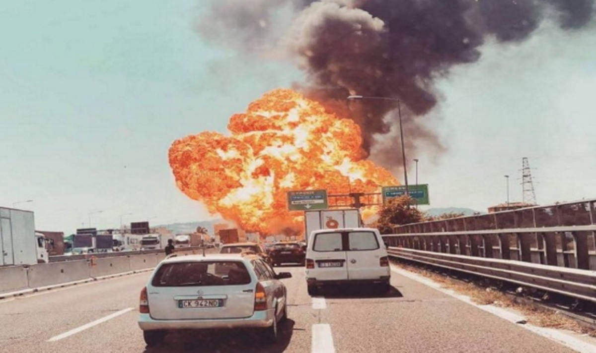 Τεράστια έκρηξη κοντά στο αεροδρόμιο της Μπολόνια