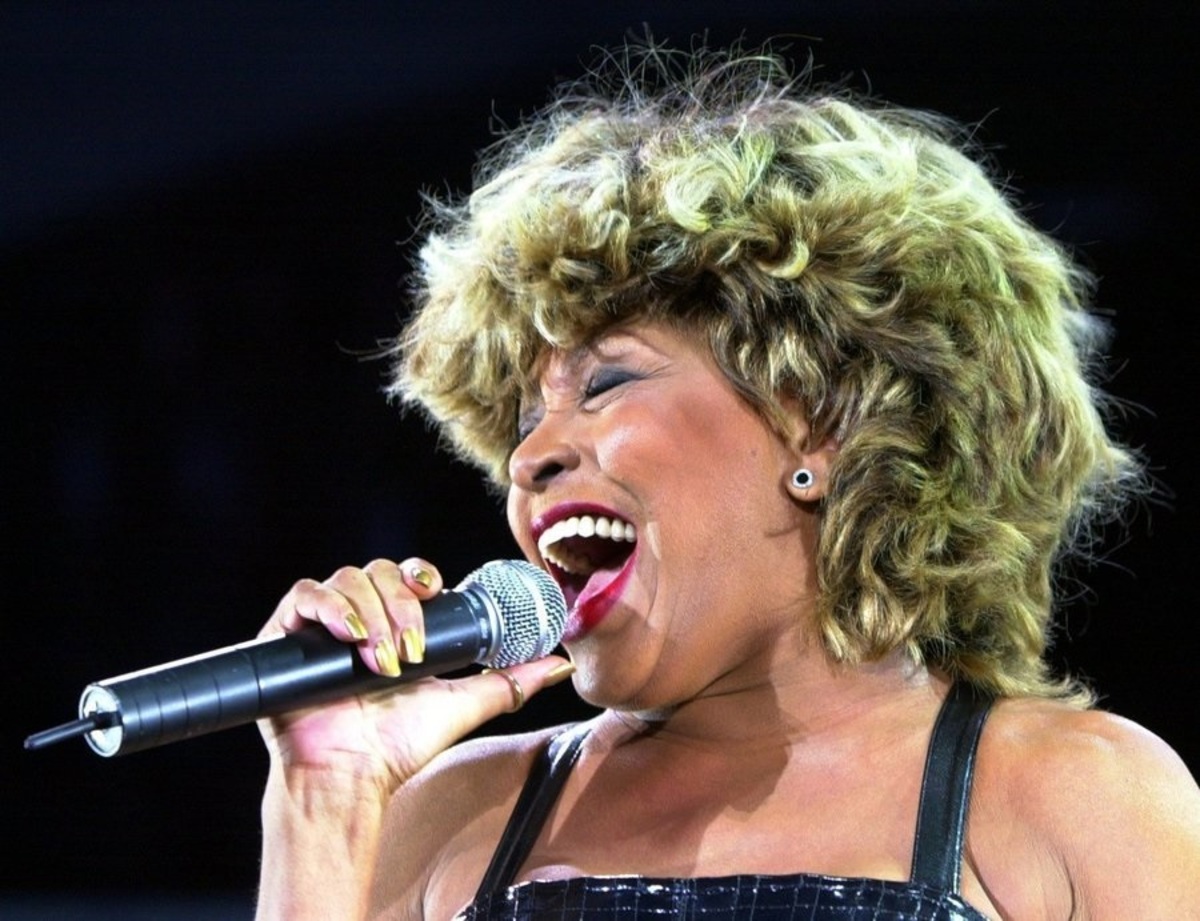 Tina Turner εκ βαθέων:  “Την πρώτη νύχτα του γάμου ο Άικ με πήγε σε πορνείο!” – video
