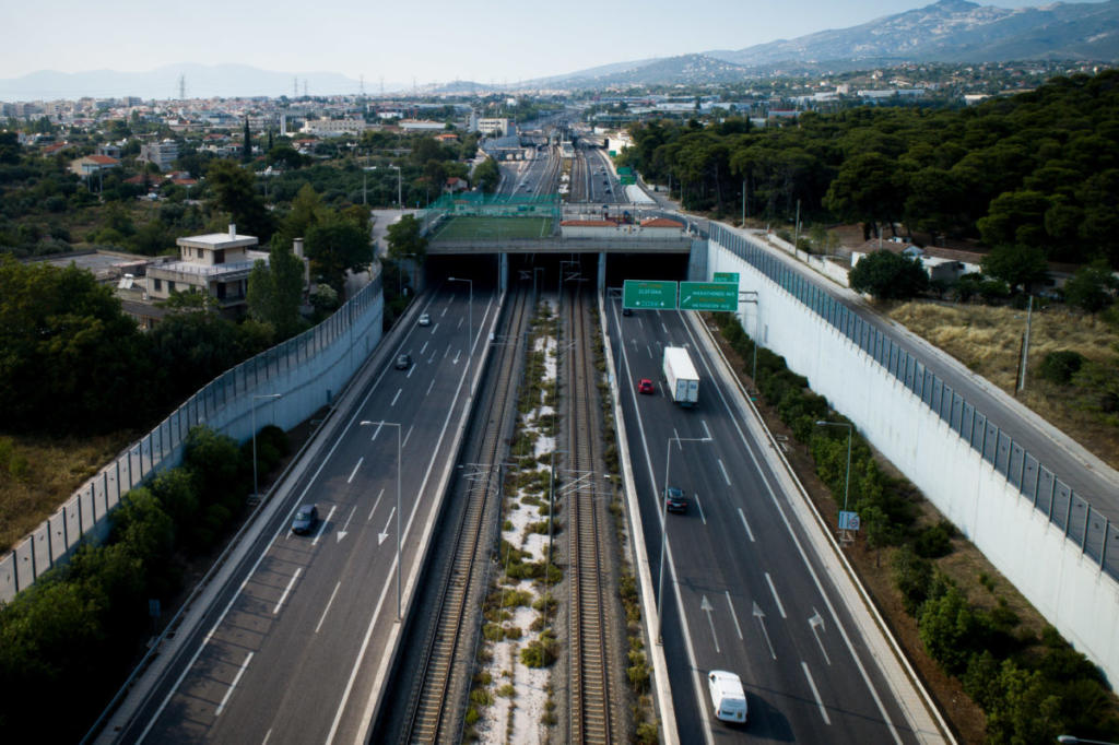 Παραμένουν οι μεγάλες καθυστερήσεις στην Αττική Οδό