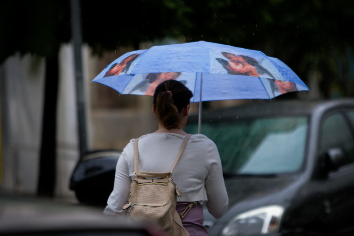 Καιρός: Συννεφιασμένη Κυριακή – Που θα χρειαστούμε ομπρέλες