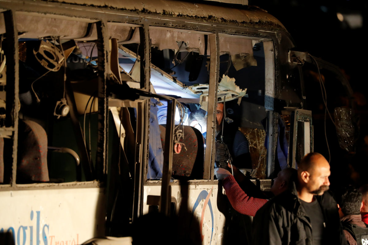 Βομβιστική επίθεση στο Κάιρο: Νεκροί τρεις Βιετναμέζοι τουρίστες και ένας Αιγύπτιος ξεναγός – Video