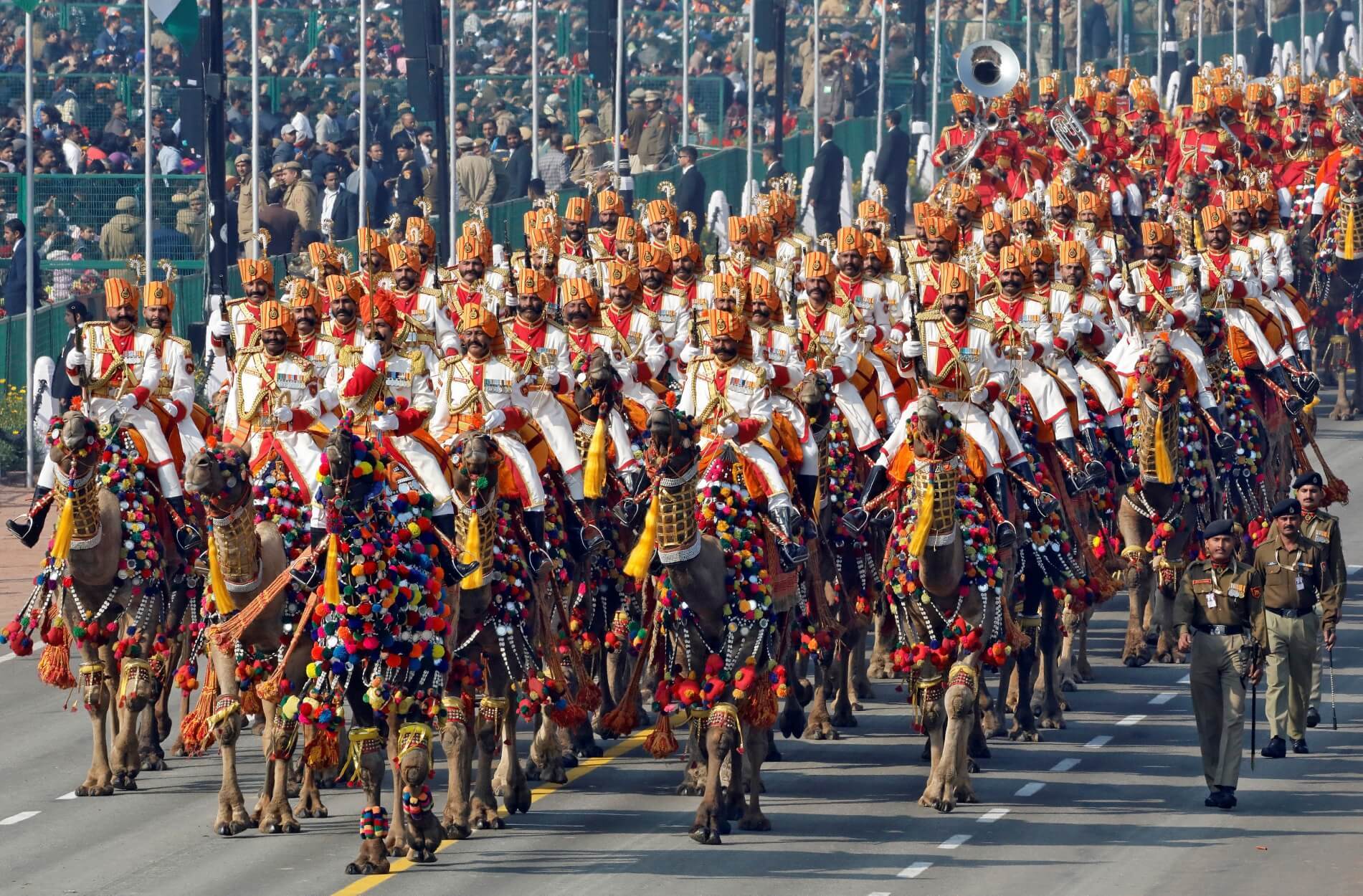 Ινδία: Άρματα μάχης, μηχανάκια και καμήλες στη μεγάλη στρατιωτική παρέλαση