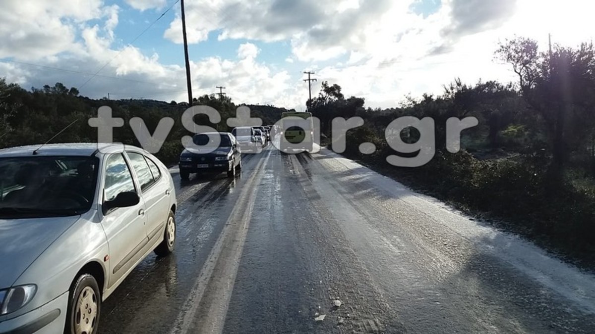 Εύβοια: Κυκλοφοριακό έμφραγμα λόγω πάγου – Δοκιμασία για οδηγούς στην έξοδο του Αλιβερίου [pics]