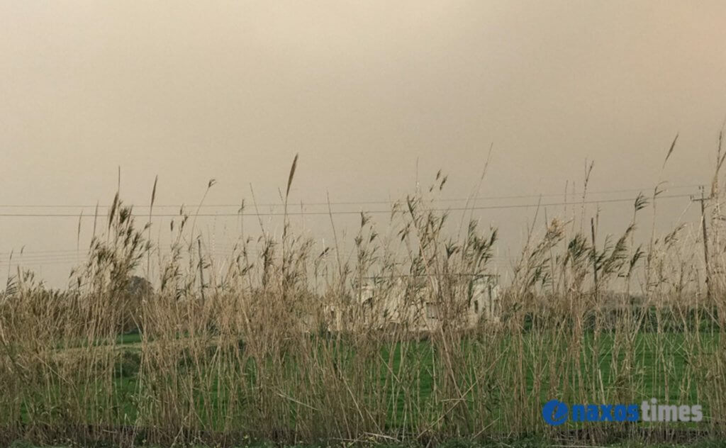 Βροχή και σκόνη “έπνιξαν” τη Νάξο – video