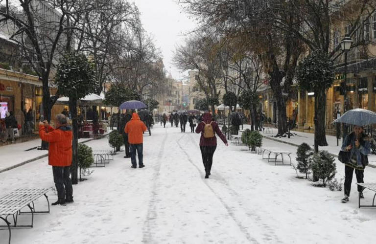 ÎšÎ±Î¹ÏÏŒÏ‚ â€“ ÎšÎ­ÏÎºÏ…ÏÎ±: Î§Î¹ÏŒÎ½Î¹ÏƒÎµ Î¼Î­ÏƒÎ± ÏƒÏ„Î·Î½ Ï€ÏŒÎ»Î· Î¼ÎµÏ„Î¬ Î±Ï€ÏŒ 13 Ï‡ÏÏŒÎ½Î¹Î±! Video | Newsit.gr