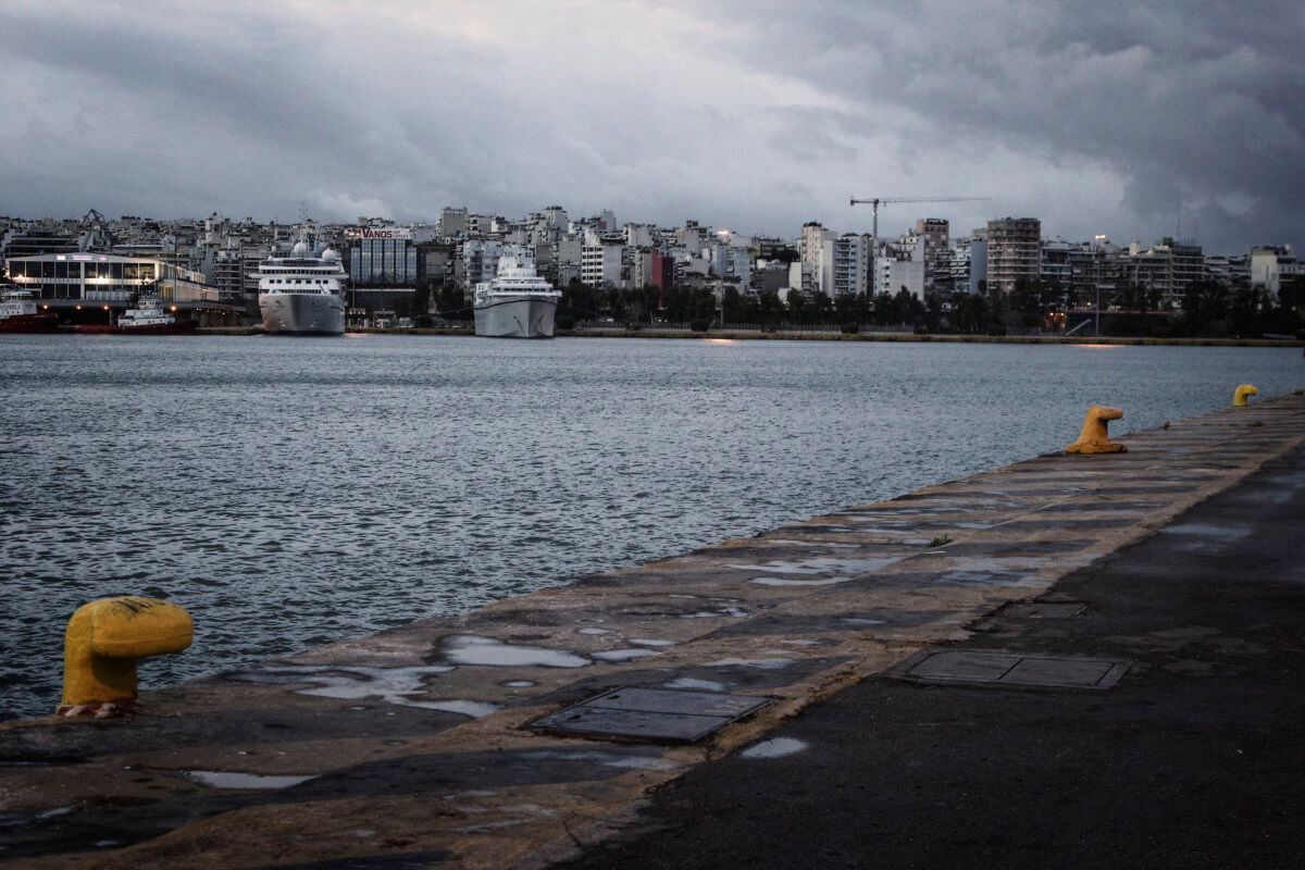 Παρατείνεται το πάγωμα του διαγωνισμού για την ανάθεση της επέκτασης του επιβατικού λιμένα Πειραιά