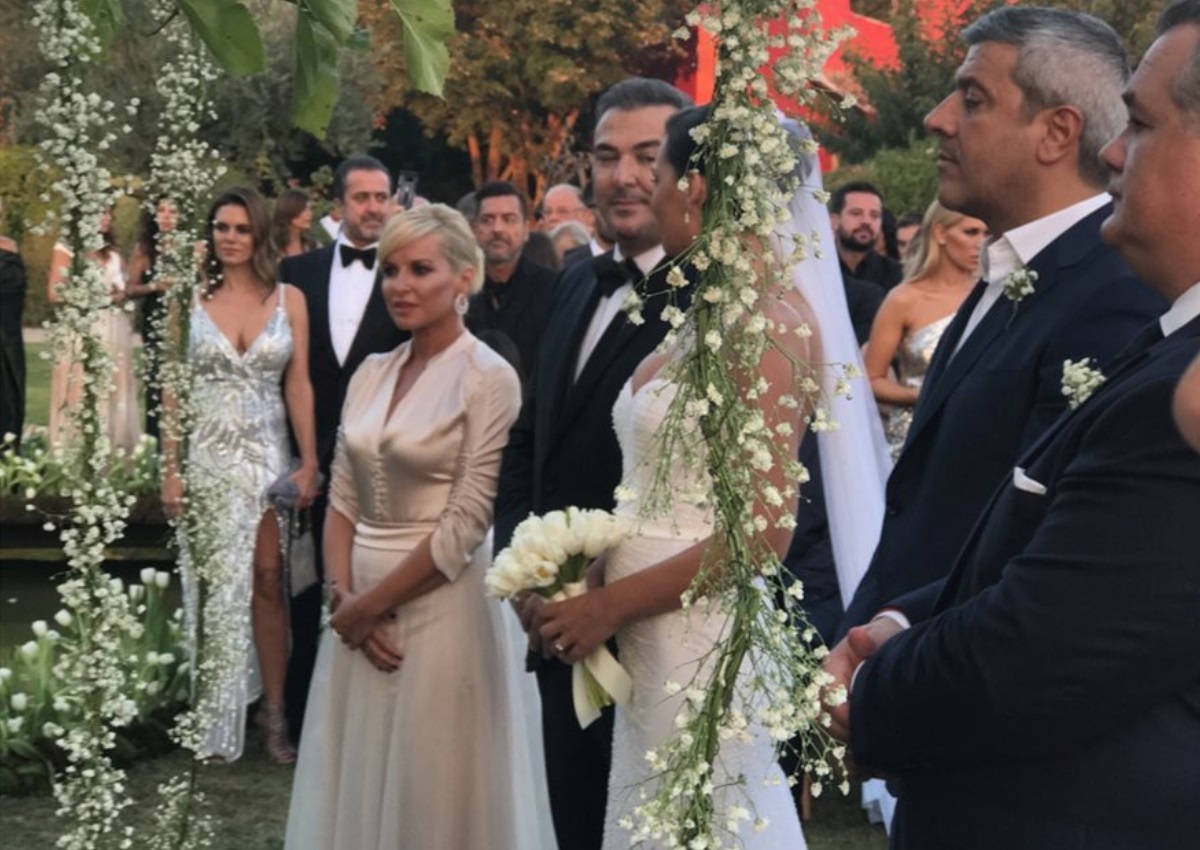 Αντώνης Ρέμος – Υβόννη Μπόσνιακ: Πέντε φωτογραφίες από το παραμυθένιο γάμο τους που σίγουρα δεν έχεις ξαναδεί!